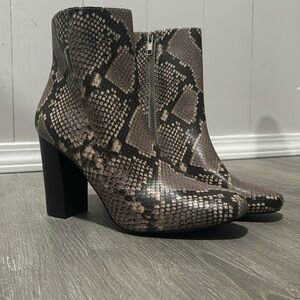 STEVE MADDEN sz 10 Snake Pattern Booties *New*